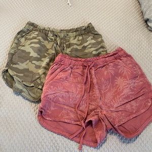 2 pairs of American eagle shorts